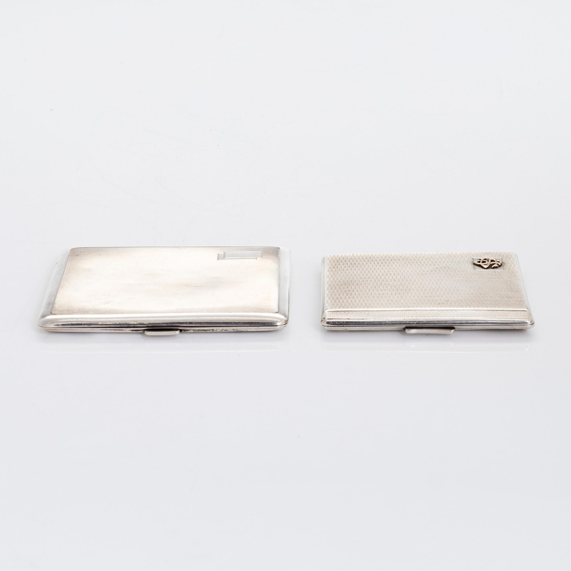 Cigarettetuier, 2 st, sterling silver, Birmingham, England 1932 och 1946.
