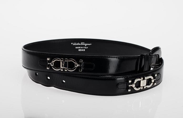 SKÄRP, 3 stycken, Salvatore Ferragamo, Etienne Aigner och Michael Kors.