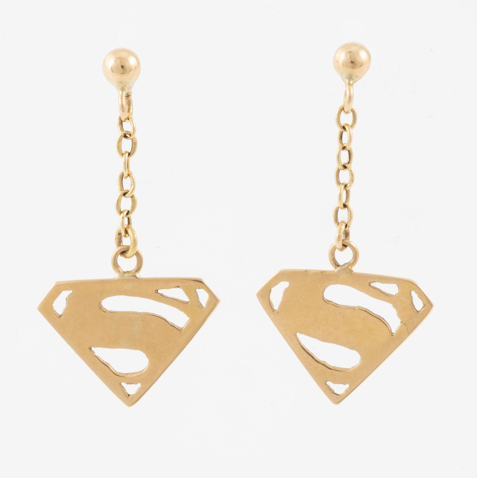 Pendant with chain and a pair of earrings, 18K gold, in the form of Superman/Superwoman logo.