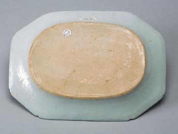 STEKFAT, porslin, Kina, Qianlong (1736-1795).