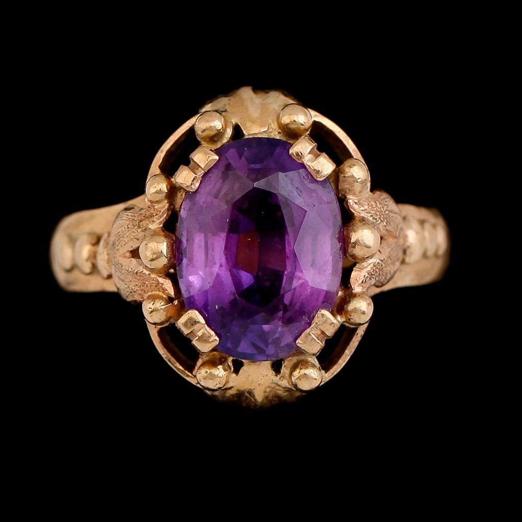RING, 18 k guld, 1942, röd sten. Vikt 5,5 g.
