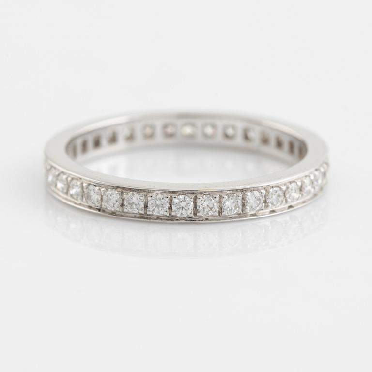 Ring, helallians med briljantslipade diamanter totalt 0,47 ct.
