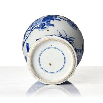 A blue and white vase, Qing dynasty, Kangxi (1662-1722).