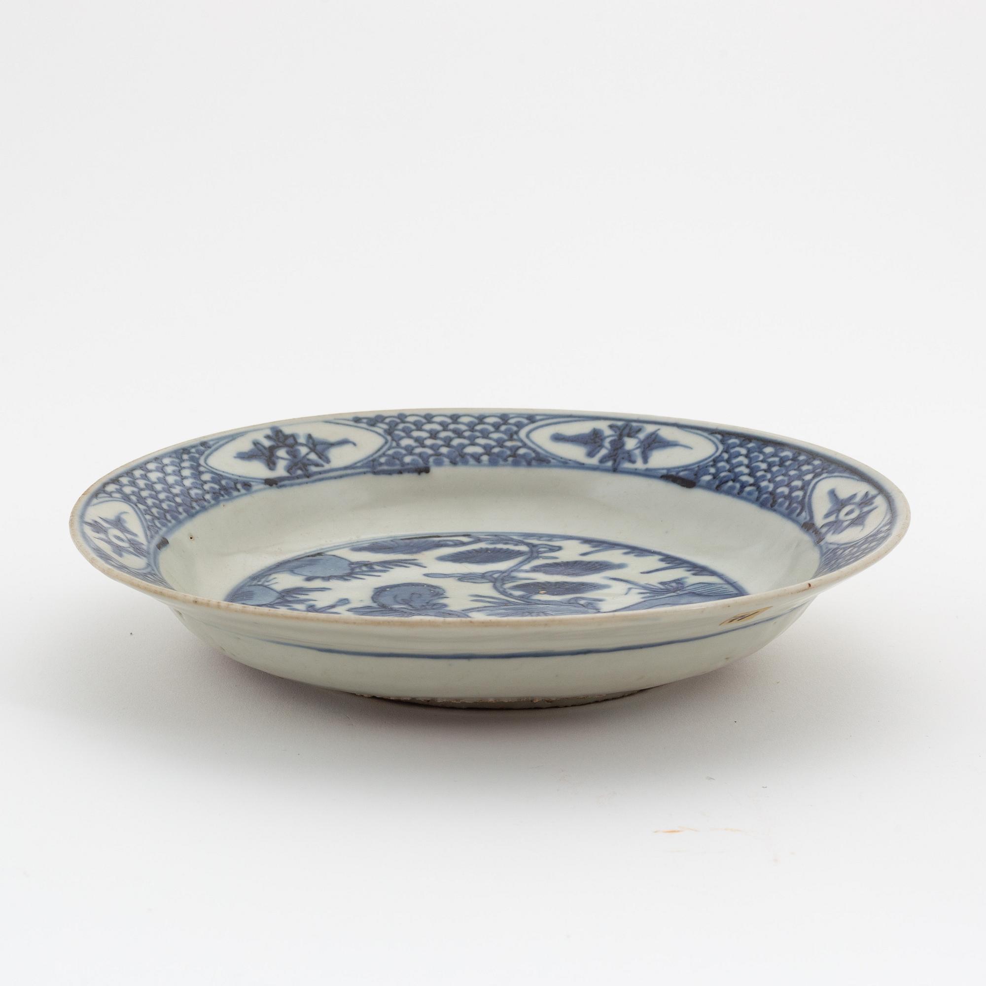 A blue and white dish for the South East Asian market, 17th/18th Century.