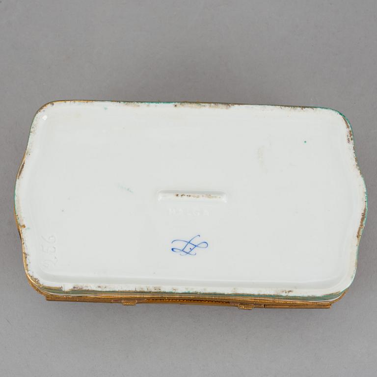 LOCKASKAR 5 stycken, porslin, Sèvres och Sèvres-liknande märke, 1900-tal.