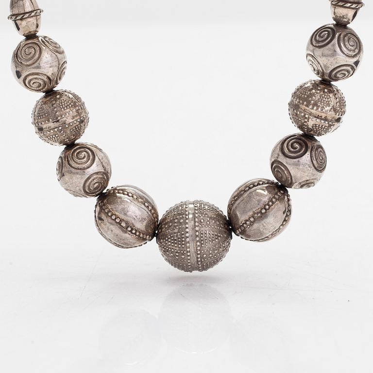 A set of silver "Halikko treasure" necklace, bracelet, ring and earrings. Kalevala Koru, Helsinki 1965-1972.