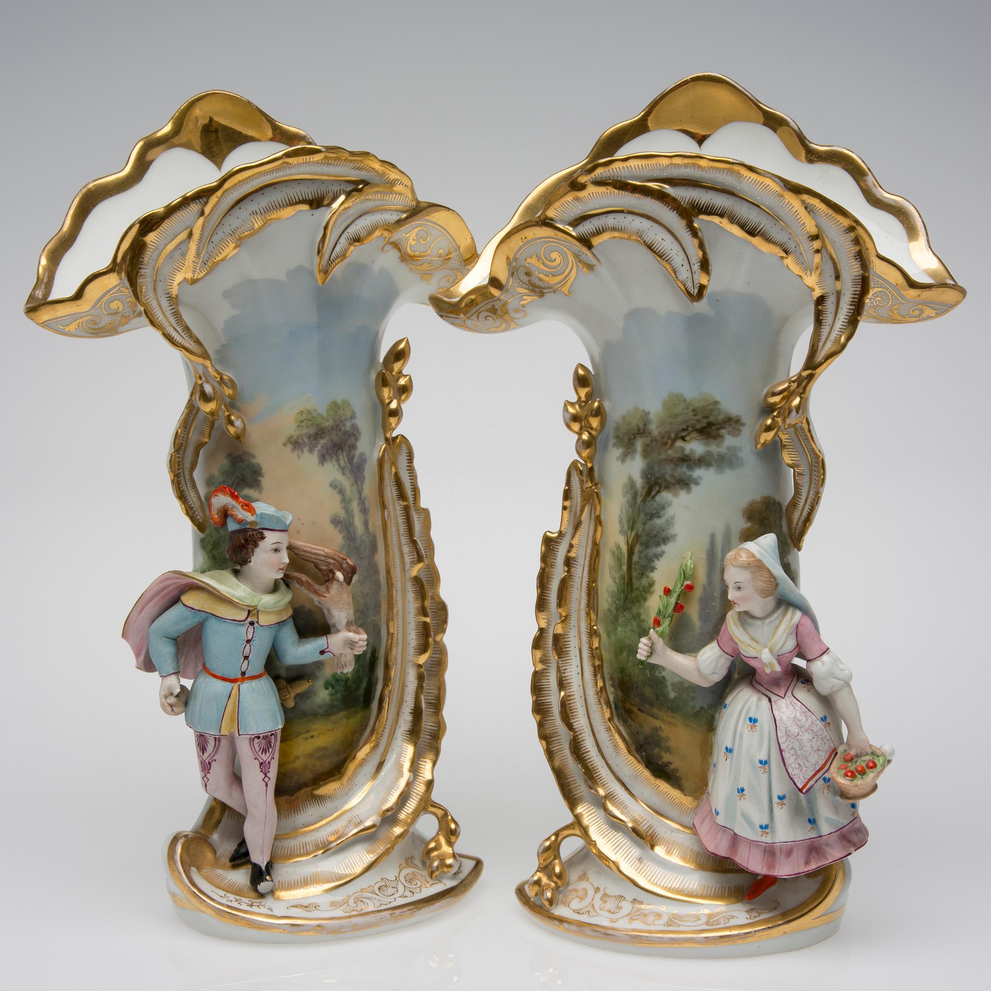 VASER, ETT PAR, porslin, Mellaneuropa, 1800-talets slut.