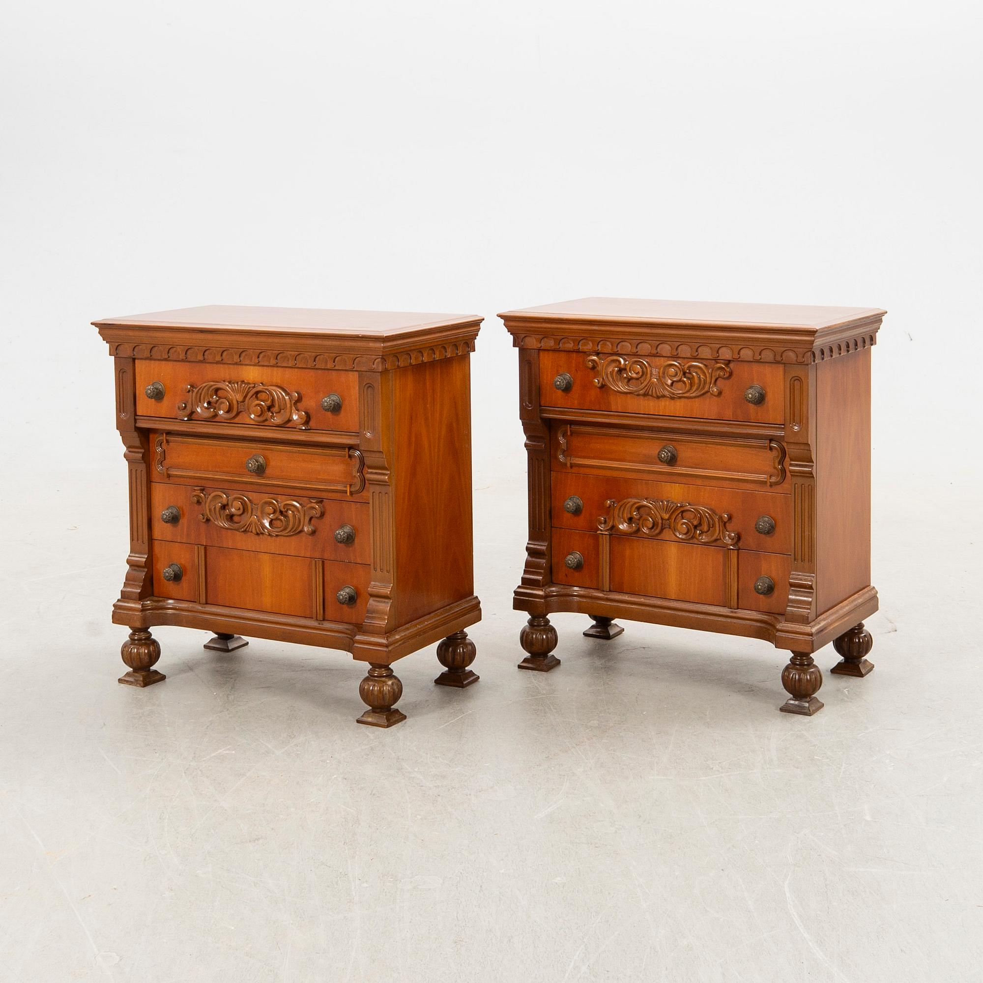 Chests of drawers, a pair, later half of the 20th century.