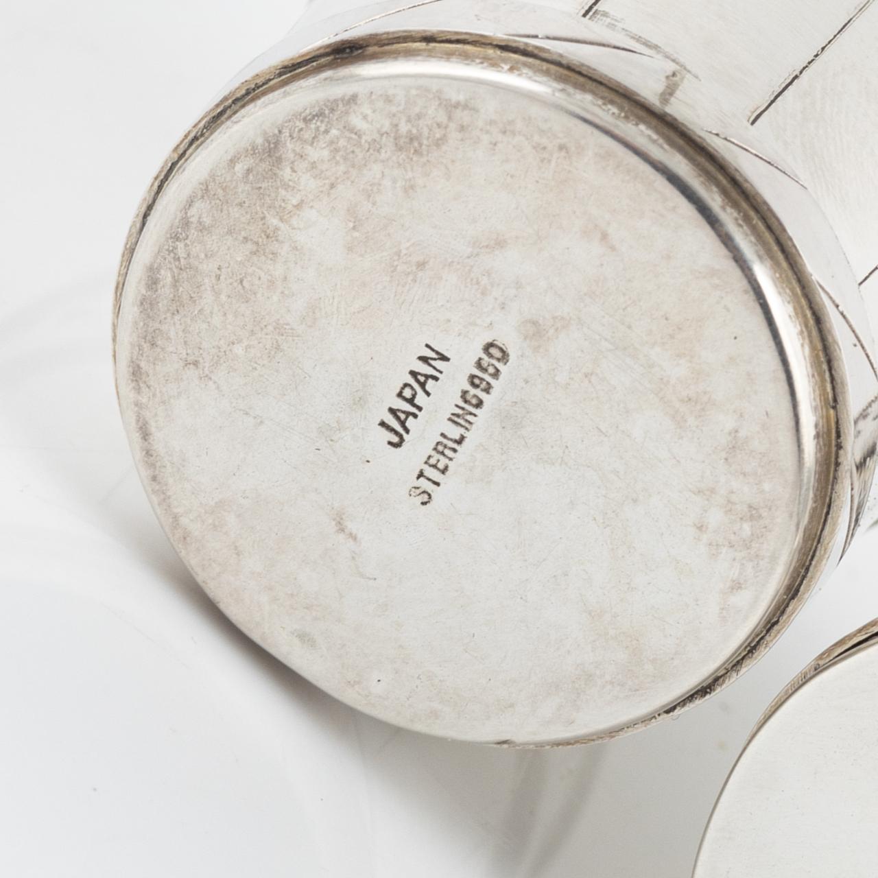 Salt- och pepparkar, ett par, sterlingsilver, Japan, 1900-talets andra hälft.