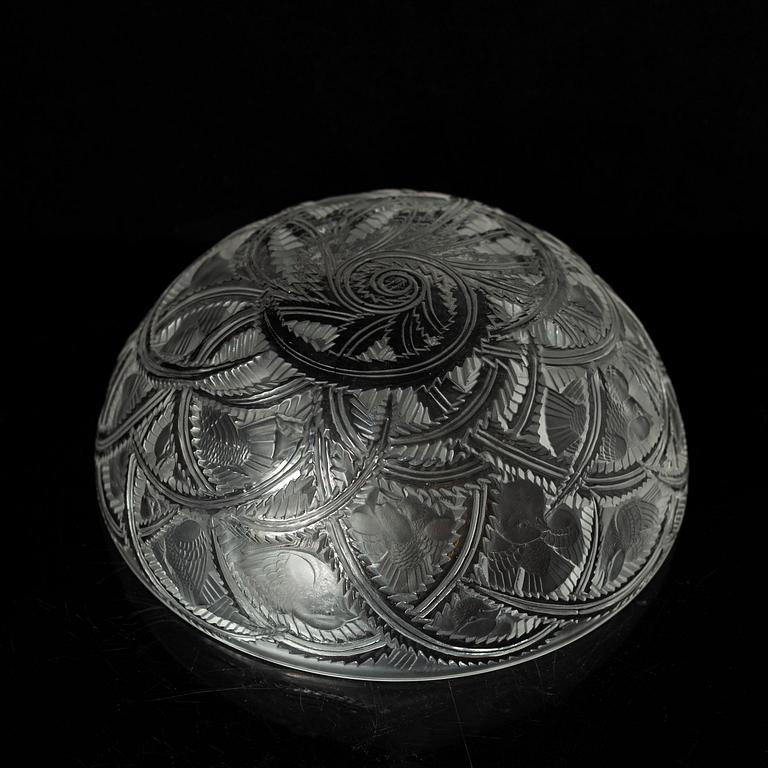 A glass bowl "Pinsons Finches", marked Lalique, France, 1940s.