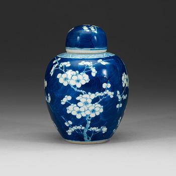 3. A blue and white "cracked ice" jar, Qing dynasty 18th Century.