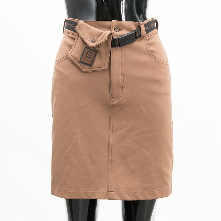 FENDI, KAKSI HAMETTA JA T-PAITA, koko 42(IT).