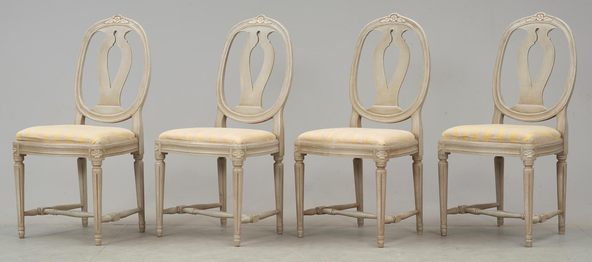 MATSALSGRUPP, fyra stolar samt bord. Gustaviansk stil 1900-tal.