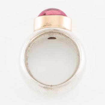 Michael Persson Carling, ring, silver and gold with cabochon-cut pink tourmaline.