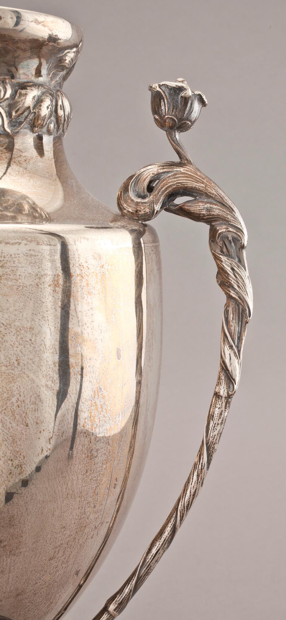 HÄNKELVASER, ett par, silver, C G Hallberg, Stockholm, 1907.