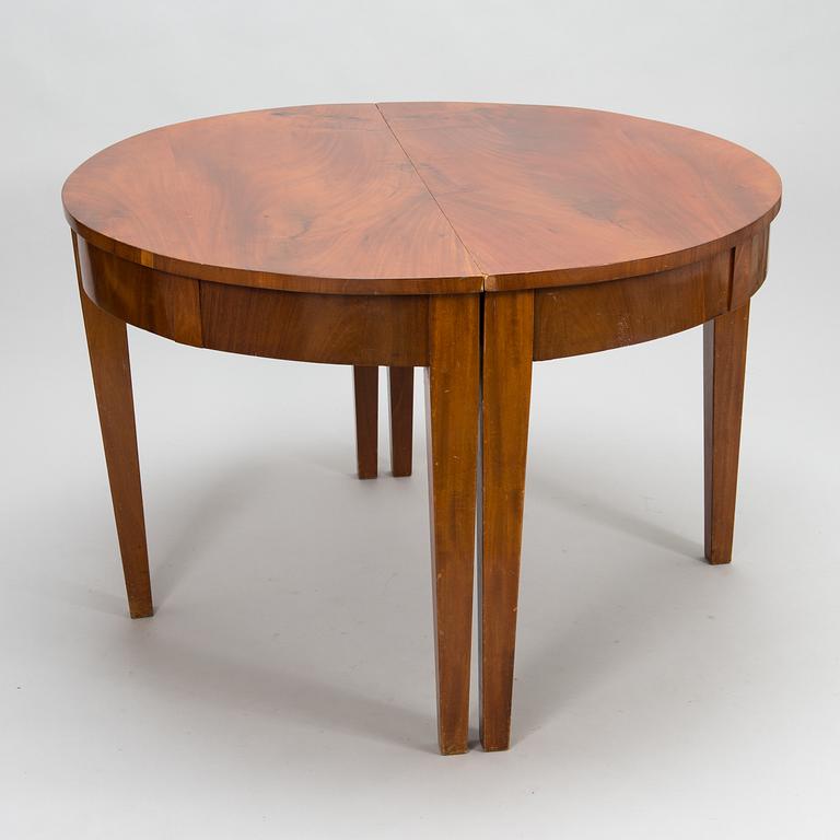 HALVMÅNEBORD, 2 st, Ryssland, 1800-talets första hälft.