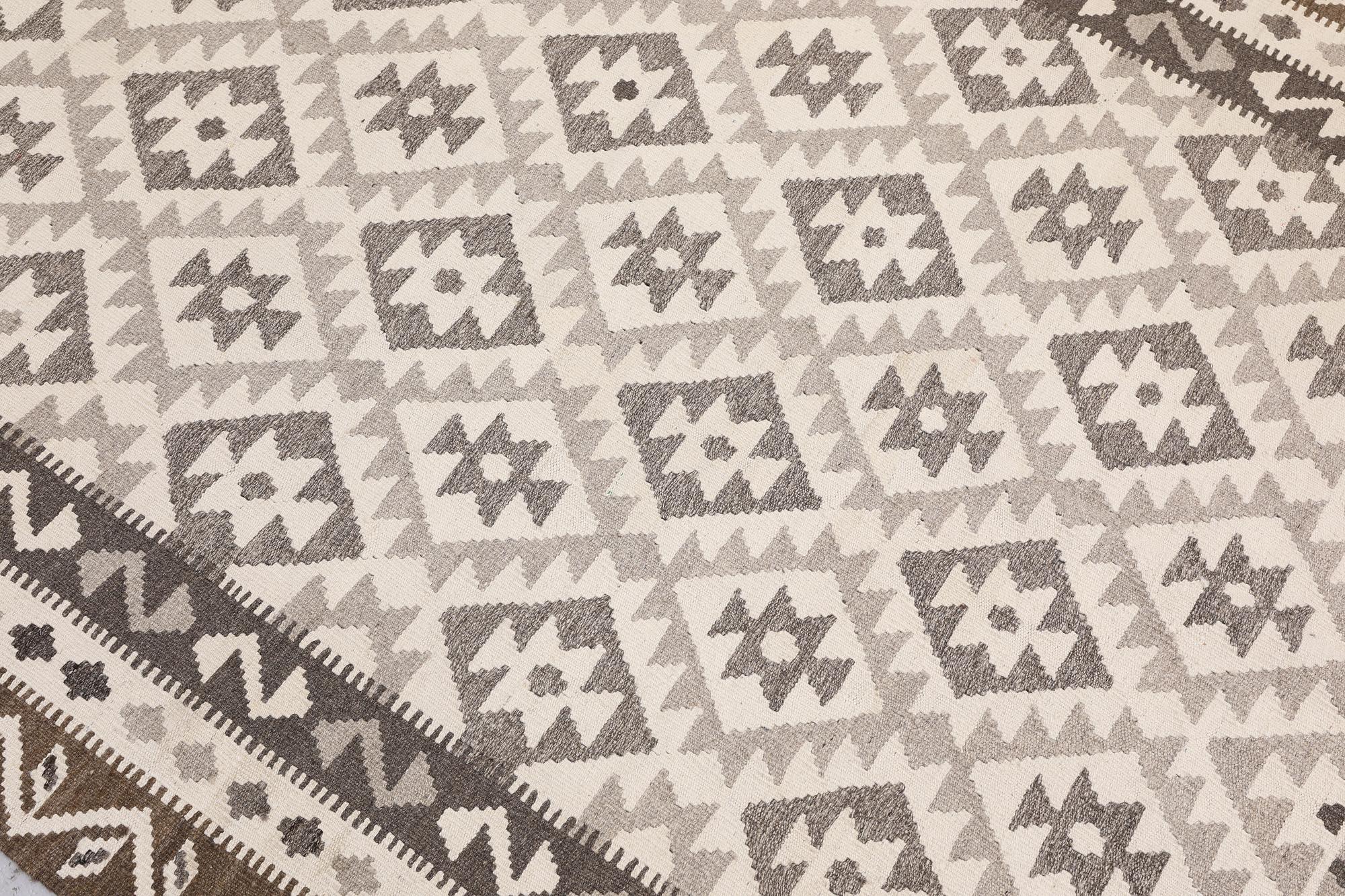 A Kilim rug, approx. 240 x 172 cm.