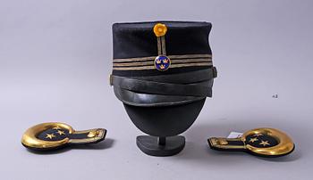 UNIFORMSMÖSSA och EPÅLETTER, ett par.