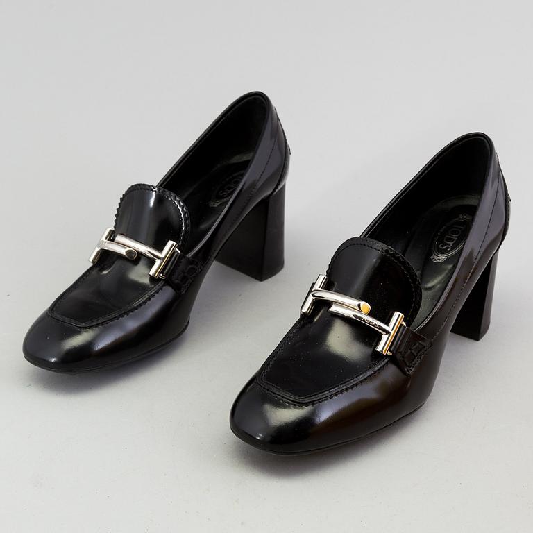 A pair of Tod´s calf skin leather loafers, size 38½.