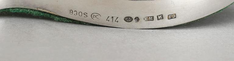 LJUSSTAKAR, ett par, silver, rokokostil, omkring 1900-talets mitt.