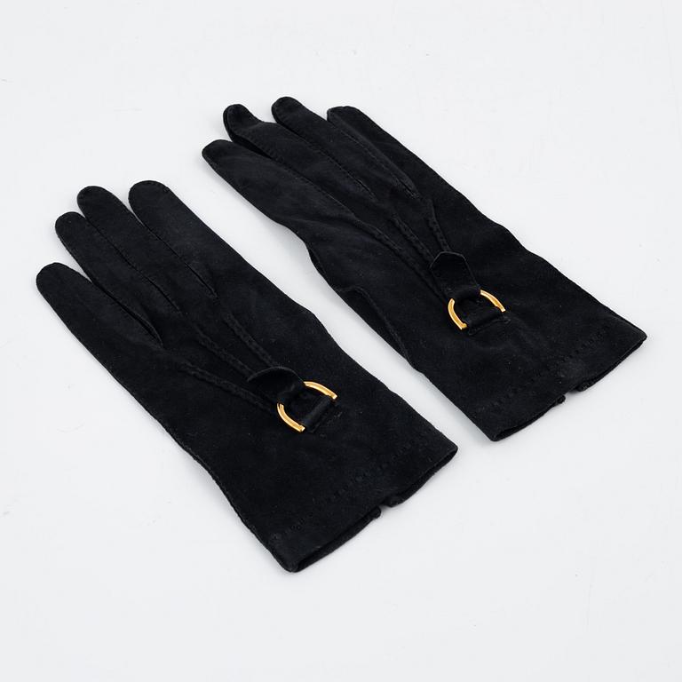 Hermès, a pair of black suede gloves, size 7.