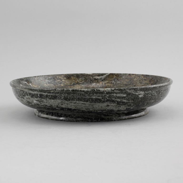 A marble bowl, 20th century.