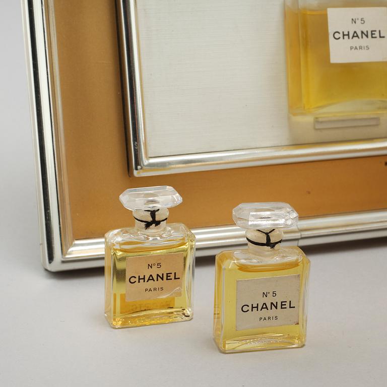 CHANEL, 14 st so called factices and 2 perfume samples.