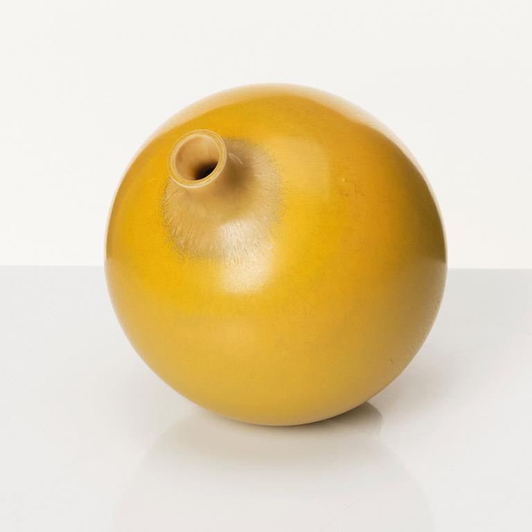 Berndt Friberg, a stoneware vase, Gustavsberg studio, Sweden 1975.