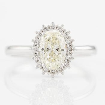 Ring with an oval brilliant-cut diamond of 1.20 ct accompanied by the following GIA report.