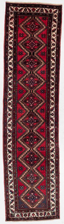 Gallerimatta, nordvästperisk, ca 395 x 98 cm.