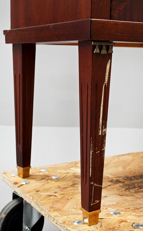 BESTICKSCHATULL, gustaviansk stil, 1900-talets andra hälft.