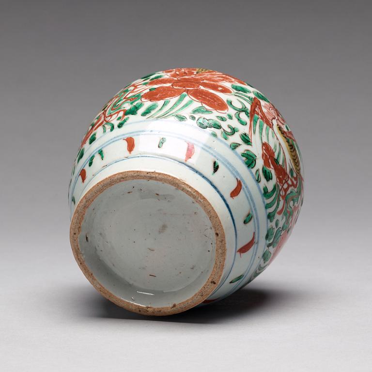 A Transitional wucai jar, 17th Century.