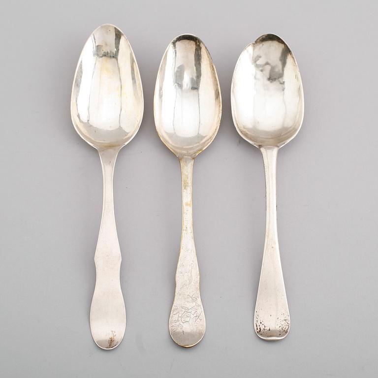 MATSKEAR, 3 st, silver, svenska stämplar, 1700-/1800-tal. Vikt ca 124 gram.