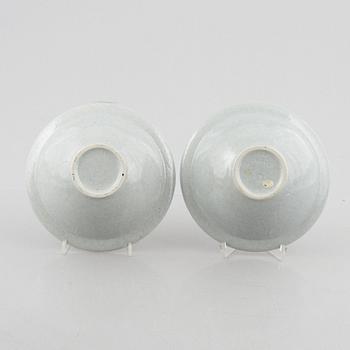 Lisa Larson, vaser, 2 st och skålar, ett par samt terrin med lock och skål med lock, stengods, Gustavsberg.