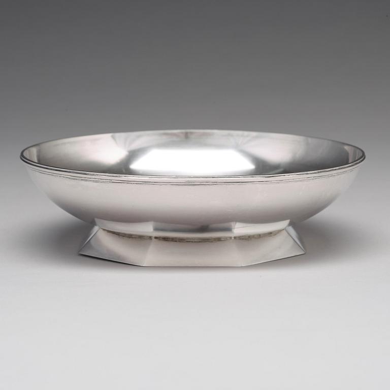 Wiwen Nilsson, a sterling bowl "The King's bowl" (Kungaskålen), Lund Sweden 1971.