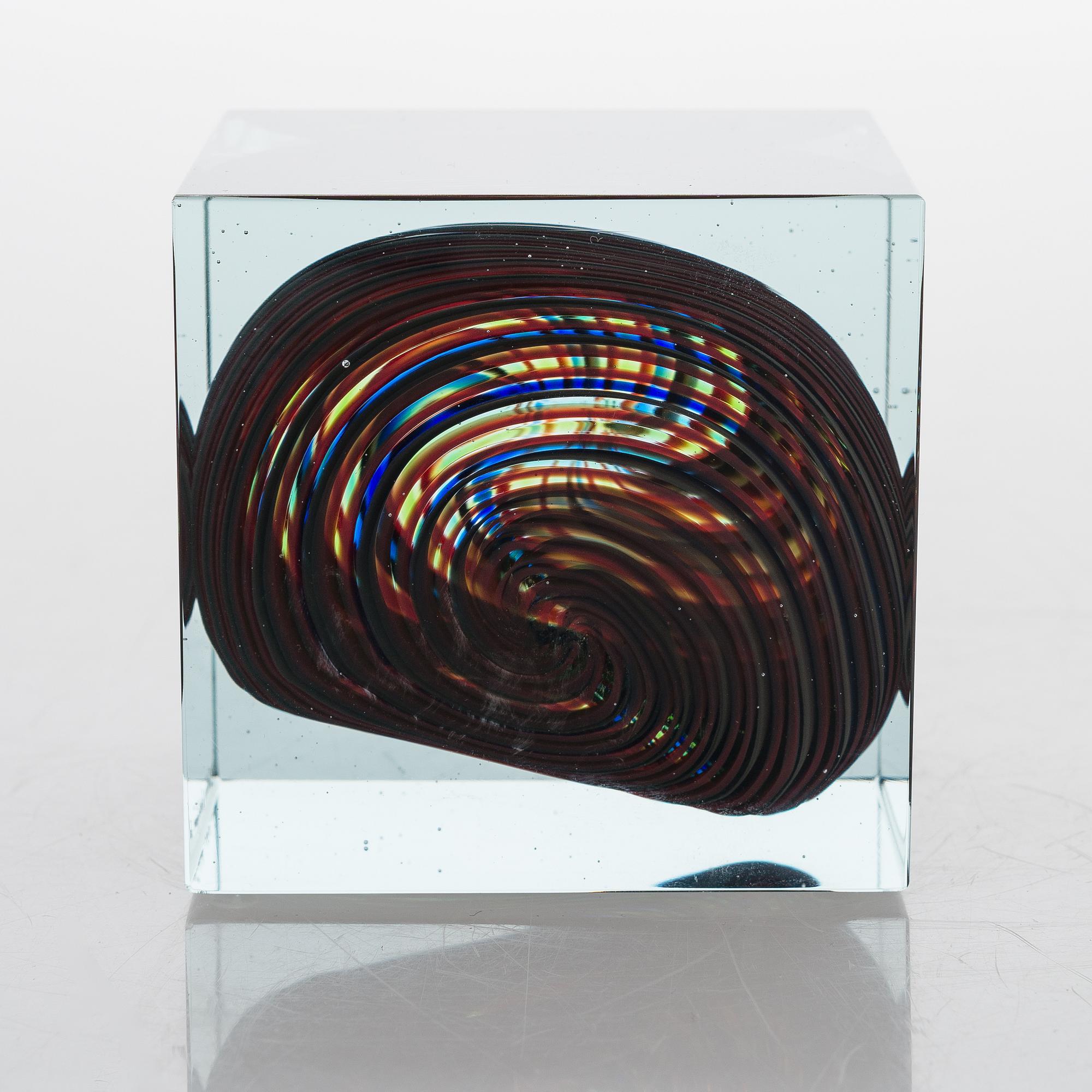 OIVA TOIKKA, A special glass cube, signed Oiva Toikka Nuutajärvi Notsjö -05.