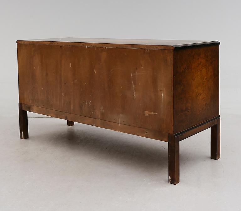 SIDEBOARD, 1900-talets första hälft.