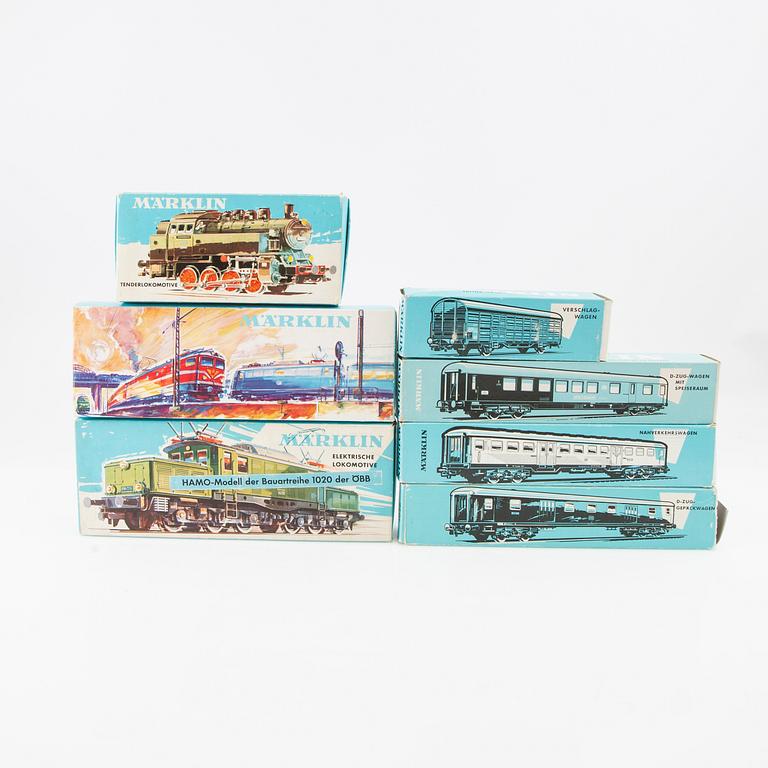 Märklin, 5 pcs. locomotives, including model 3052 and 3032, 10 cars of various models.