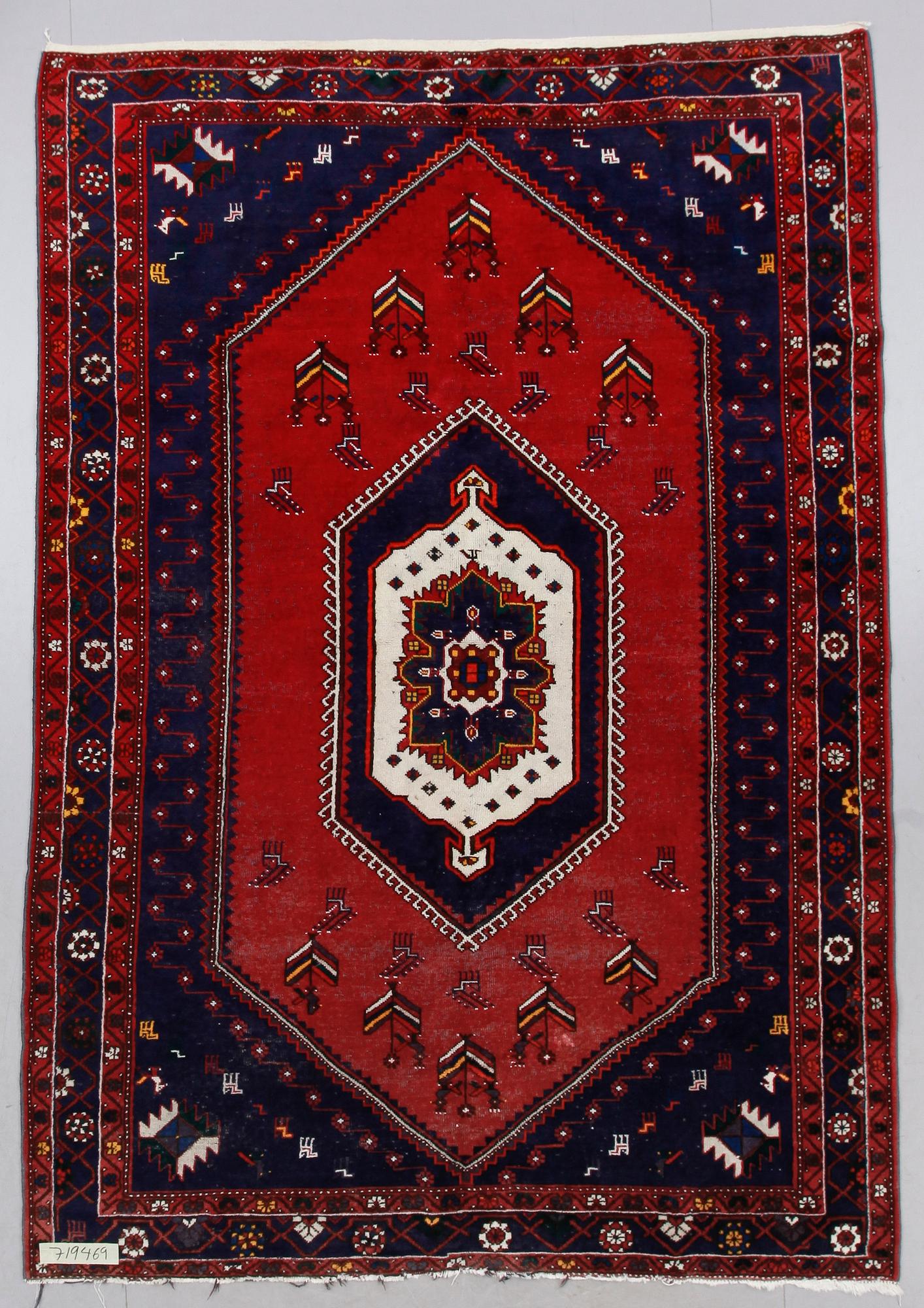 MATTA, orient. Ca 300 x 207 cm.