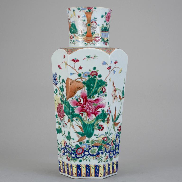 VAS, porslin, Kina, 1800-tal.