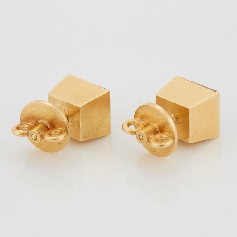 Wiwen Nilsson, a pair of 18K gold ear-studs, Lund, Sweden 1970.