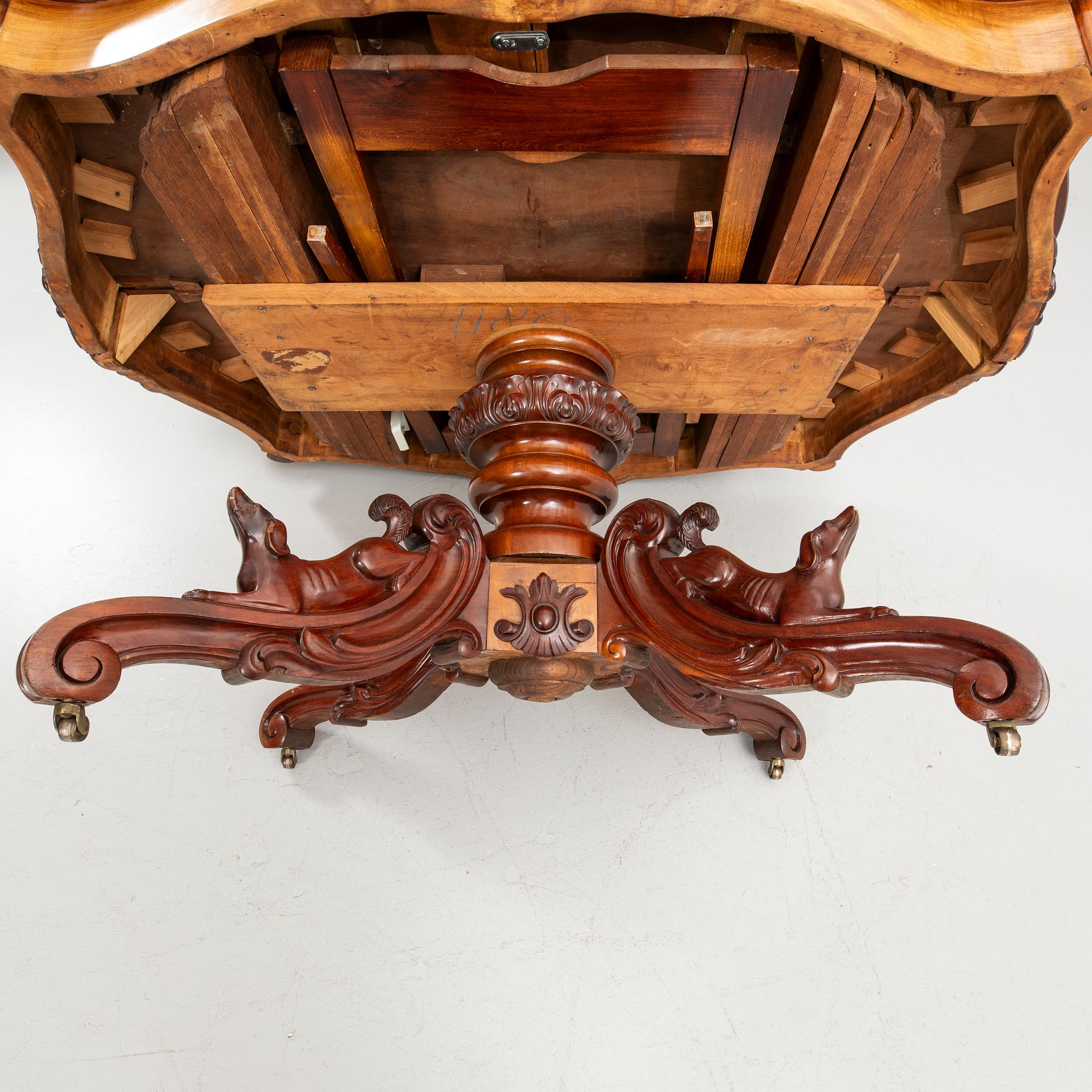 Dining table, Rococo style, first half of the 20th century.