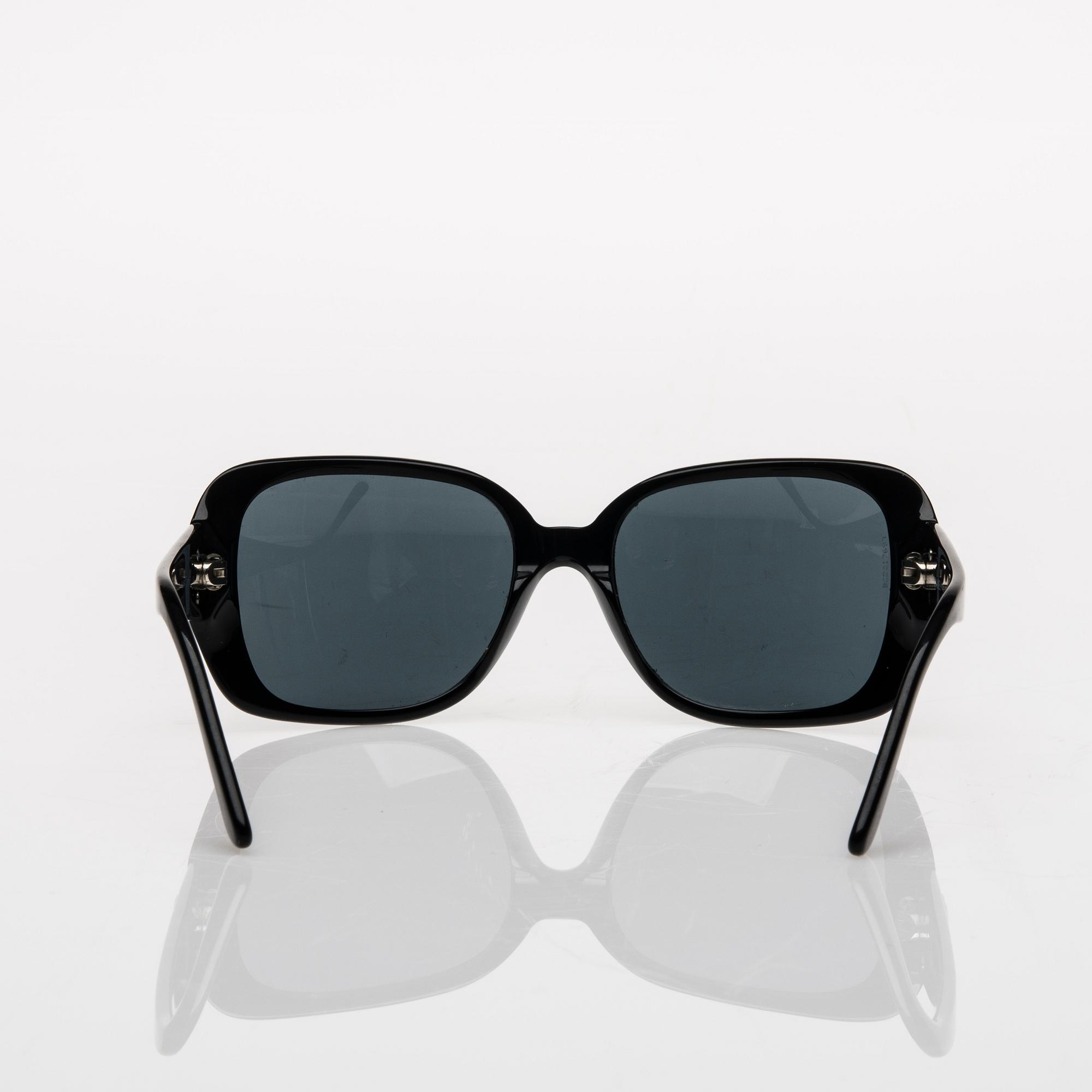 SOLGLASÖGON, Chanel.