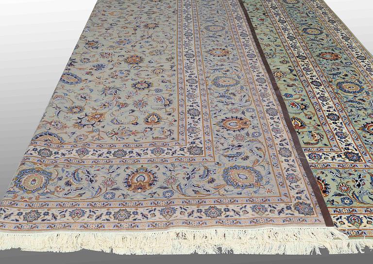 A carpet, Kashan, ca 590 x 418 cm.