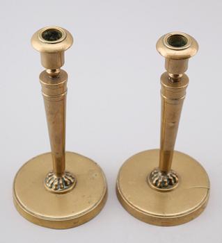 LJUSSTAKAR, 1 par, mässing, England, 1800-talets första hälft.
