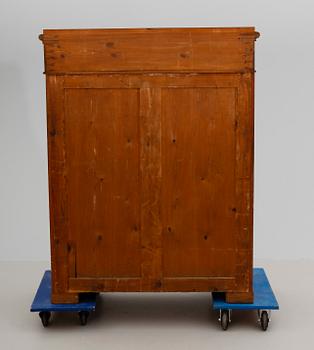 CHIFFONJÉ, etikettmärkt Schröder Stockholm, 1800-talets andra hälft.