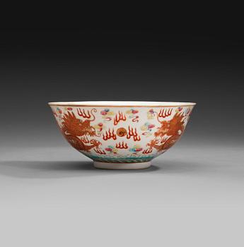 443. A famille rose dragon bowl, Qing dynasty with Guangxus six characters mark and period.