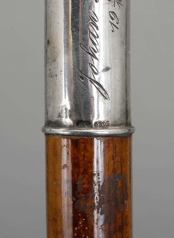 KÄPPAR, 3 st, med silverkryckor. 1900-tal. Bl a CG Hallberg, Stockholm 1915.