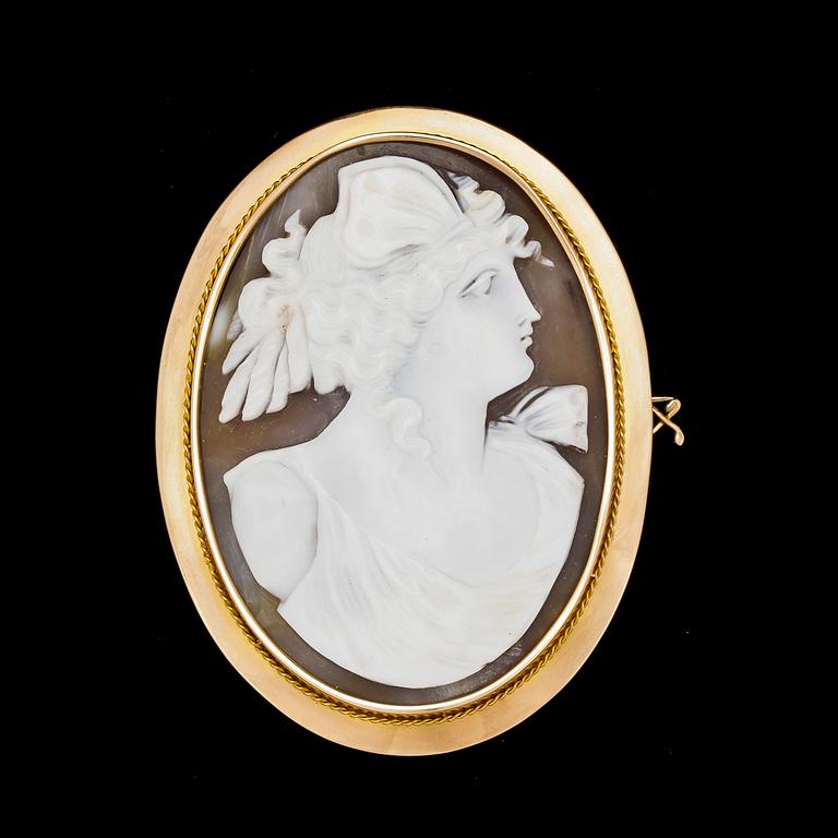 BROSCH, 18k guld med snäckskalskamé, Stockholm, 1921. Tot ca 20 g.