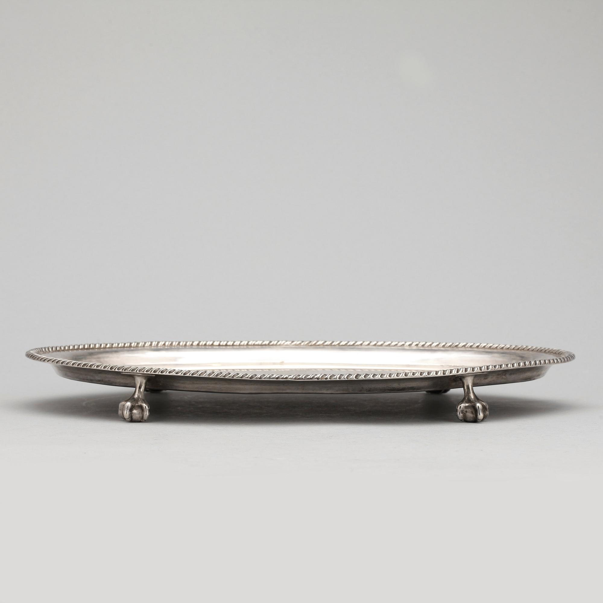 SALVER / BRICKA, silver, otydliga stämplar, troligen 1800-tal. Vikt ca 749g.